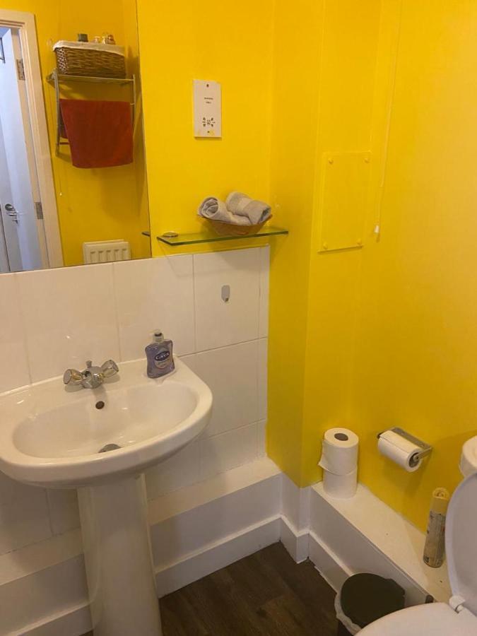 Spacious 1-Bed Flat In North Kensington Лондон Екстер'єр фото