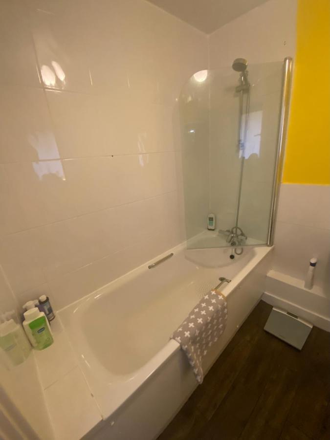 Spacious 1-Bed Flat In North Kensington Лондон Екстер'єр фото